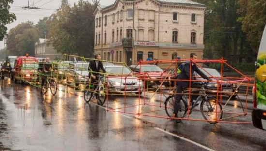 Велосипедисты против водителей - в Риге прошла акция 